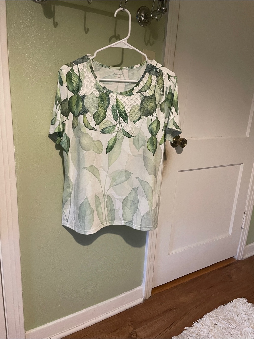 Serengeti Green Leaf Print Short Sleeve Tee